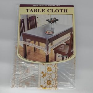 MANTEL TRASNPARENTE PVC 137X183CM OCT251383- – CHF26